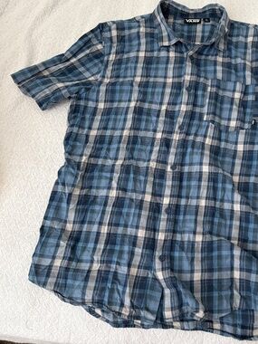 vans plaid button down shirt   size XL (boys)  details: -short sleeve  -button d
